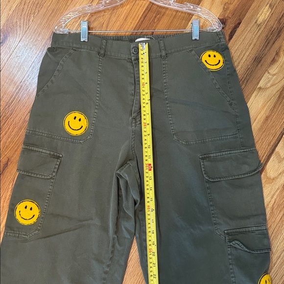 Lucky Brand Green Cargo Pants with Yellow Smiley Patches size large - Picture 9 of 11